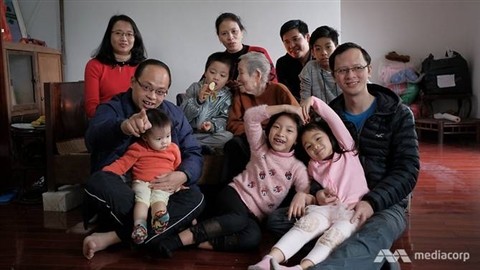 Quây quần bên con cháu, chắt