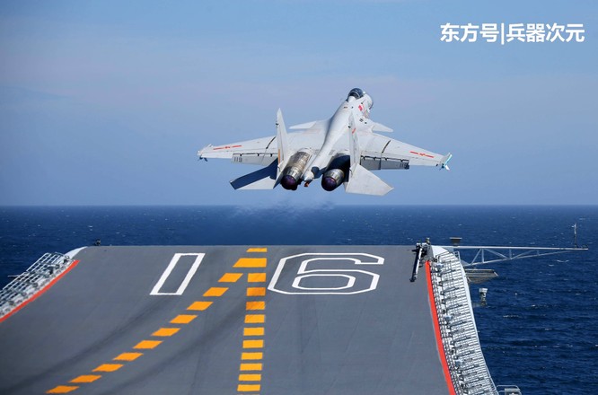 Trung Quốc sẽ loại bỏ máy bay cất hạ cánh trên hạm J-15, vì sao? ảnh 1