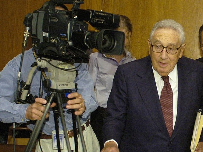 Bị “Người bạn lớn” Kissinger “quay lưng trở mặt”, Trung Quốc điên đầu ảnh 2