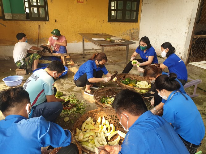 Hàng trăm đoàn viên thanh niên huyện Nam Đàn góp sức vào chiến dịch phòng chống dịch covid- 19 ảnh 3