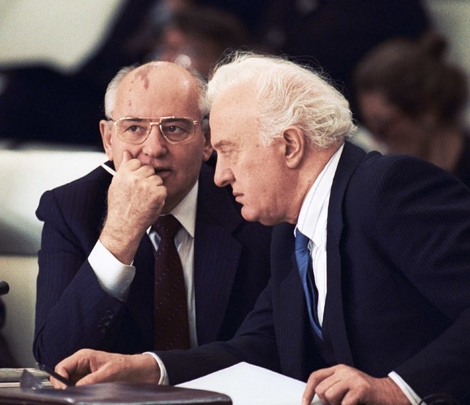 Ai đã đưa Shevardnadze lên vị trí Bộ trưởng Ngoại giao Liên Xô? ảnh 2