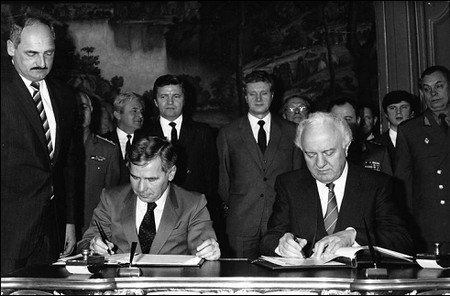 Ai đã đưa Shevardnadze lên vị trí Bộ trưởng Ngoại giao Liên Xô? ảnh 3
