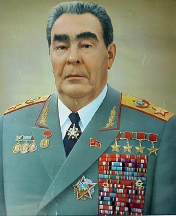 TBT Brezhnev từng nhận 114 huân, huy chương; huy hiệu "50 năm tuổi đảng" và thẻ nhà báo ảnh 2