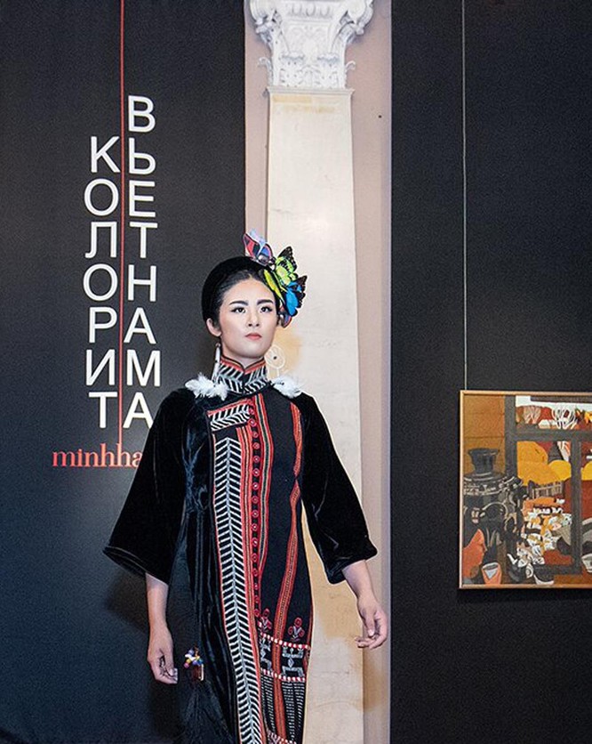 Đẹp ngỡ ngàng trang phục thổ cẩm Việt tại Mátxcơva ảnh 3