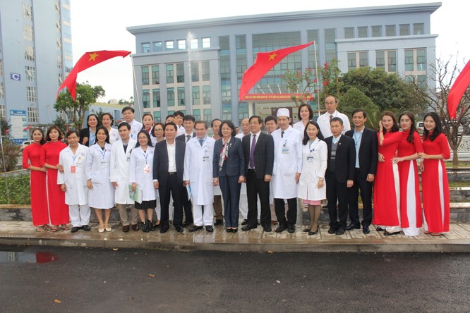 Phó Chủ tịch nước thăm và tặng quà cho bệnh nhân điều trị tại Bệnh viện Trung ương Thái Nguyên ảnh 5