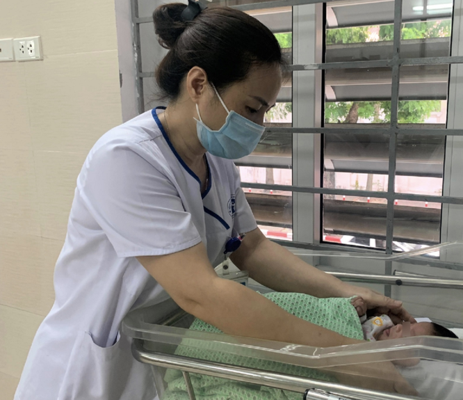 Bệnh viện Xanh Pôn cứu sống một thai nhi 31 tuần tuổi bị phá bỏ đã ngừng tim, ngừng thở ảnh 1