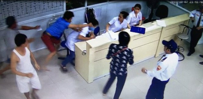 Chủ tịch Công đoàn Y tế Việt Nam: Vấn nạn hành hung nhân viên y tế có xu hướng gia tăng ảnh 2