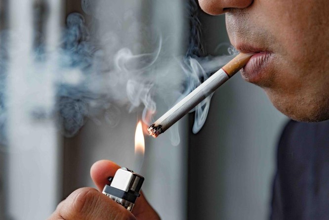Mắc COVID-19, người nghiện thuốc lá có nguy cơ tử vong cao ảnh 2