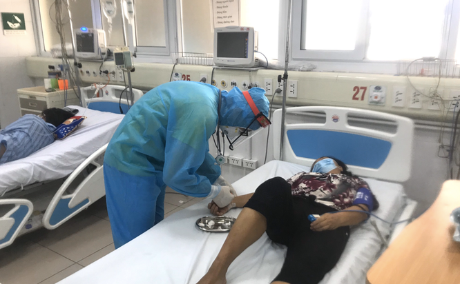 Mắc COVID-19 “siêu nặng”, 11 bệnh nhân vượt qua cửa tử ở Bệnh viện Bệnh Nhiệt đới Trung ương ảnh 1