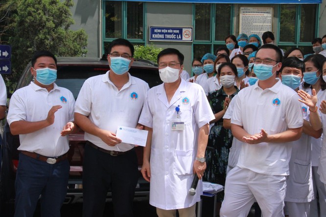 Bệnh viện Hữu Nghị “xuất quân” lên đường chi viện cho Bắc Giang ảnh 1