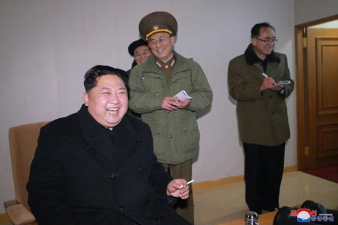Triều Tiên phóng tên lửa ICBM: Ông Kim Jong un cười mãn nguyện, thế giới chấn động ảnh 8
