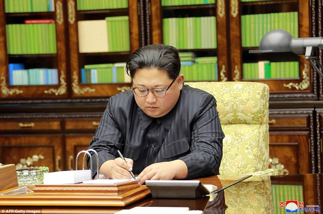 Triều Tiên phóng tên lửa ICBM: Ông Kim Jong un cười mãn nguyện, thế giới chấn động ảnh 17