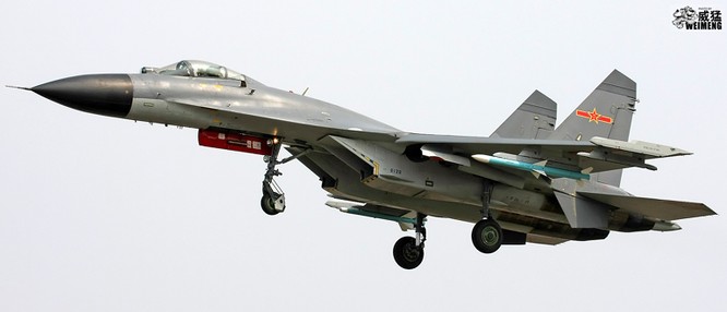 Shenyang J-11B là phiên bản của chiếc Su-27.