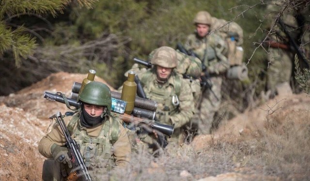 Quân Thổ Nhĩ Kỳ tiến vào tây bắc Syria và có thể sẽ hành quân tới Manbij nơi Mỹ đóng quân.