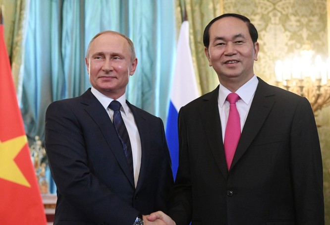Chủ tịch nước Trần Đại Quang cùng tổng thống Nga Vladimir Putin.