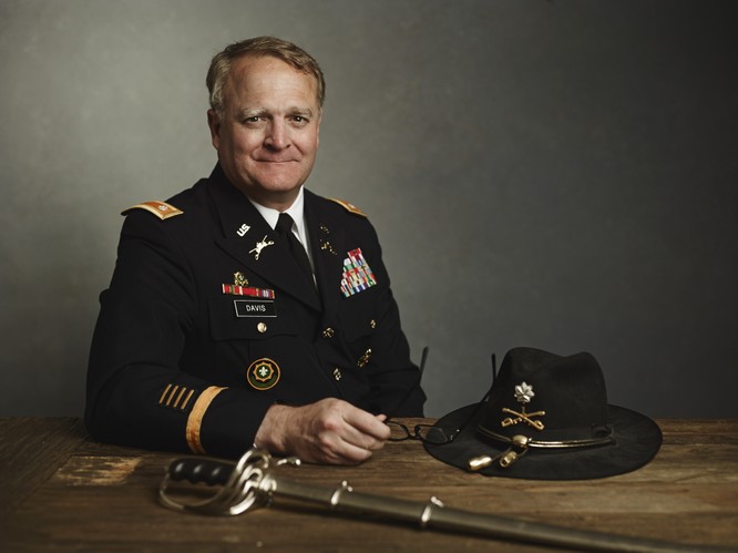 Trung tá Daniel L. Davis từng phục vụ 25 năm trong quân đội Mỹ.