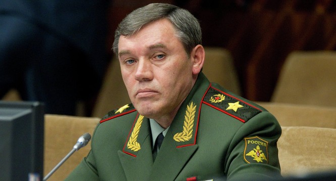 Tổng tham mưu trưởng Valery Gerasimov đe dọa Nga sẽ trả đũa nếu tính mạng binh sĩ Nga gặp nguy hiểm trong các cuộc tấn công của Mỹ.