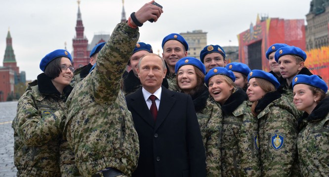 V.Putin lèo lái đất nước: Giới trẻ muốn Nga thành siêu cường, không "chơi" với Mỹ bằng mọi giá ảnh 1