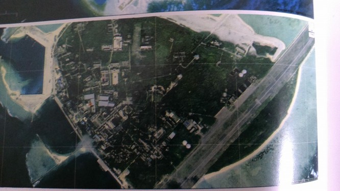 Đảo Phú Lâm nhìn từ trên cao (ảnh do vệ tinh tình báo Mỹ chụp)
