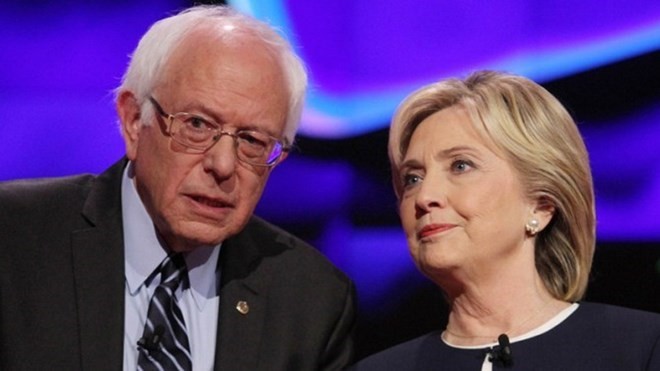 Thượng nghị sỹ Bernie Sanders và bà Hillary Clinton. 