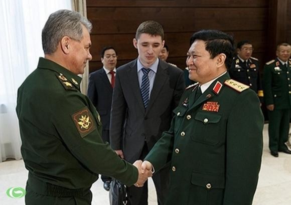 Hai bộ trưởng quốc phòng Nga - Việt tại Moscow.
