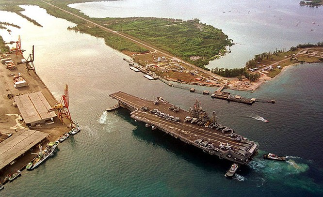 Tàu sân bay Mỹ ở Guam.