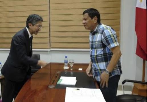 Tổng thống cử Philippines Rodrigo Duterte tiếp kiến Đại sứ Nhật Bản Kazuhide Isihikawa ngày 16/5/2016.
