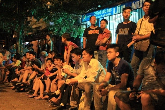Người dân Việt Nam đón chờ chuyến thăm của ông Obama.
