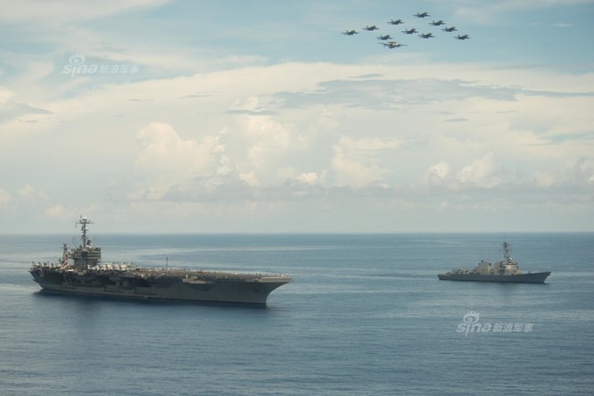 Ngày 17/5/2016, cụm tấn công tàu sân bay USS John C. Stennis Hải quân Mỹ phô diễn sức mạnh trên Biển Đông. Nguồn ảnh: Sina Trung Quốc.