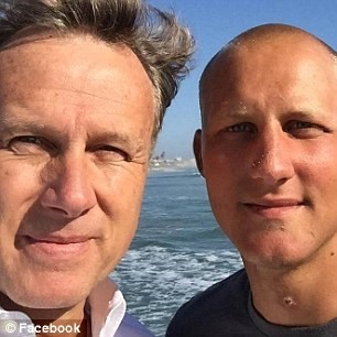 Ông Steve (trái) đang muốn Hải quân phải thay đổi để ngăn chặn những vụ tự sát tương tự trong tương lai (Nguồn: Daily Mail)