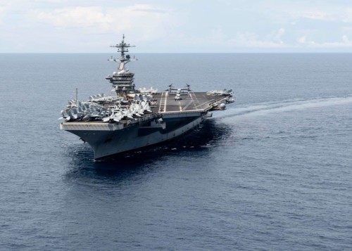 Tàu sân bay động cơ hạt nhân USS Theodore Roosevelt, Hải quân Mỹ trên Biển Đông. Nguồn ảnh: Sina Trung Quốc.