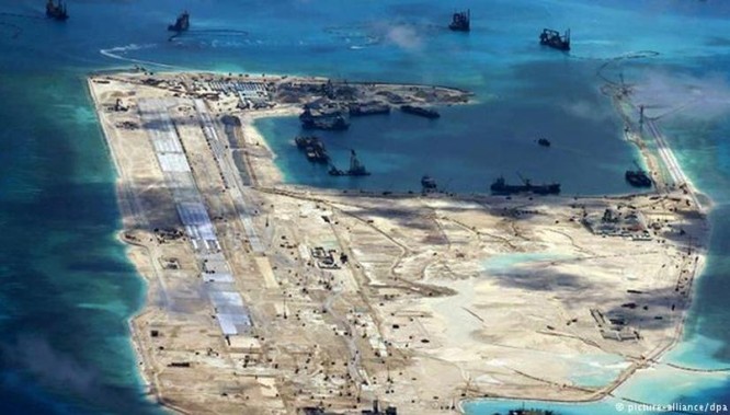 Trung Quốc lấn biển, xây đảo nhân tạo quy mô lớn bất hợp pháp ở Biển Đông. Nguồn ảnh: Deutsche Welle