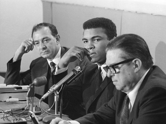 Muhammad Ali (giữa) năm 1971.