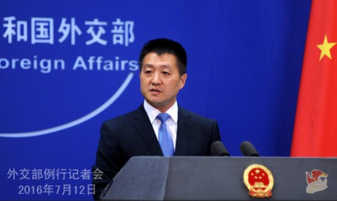Lục Khảng - người phát ngôn Bộ Ngoại giao Trung Quốc.