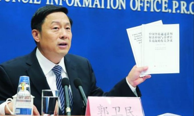 Quách Vệ Dân, phát ngôn viên Văn phòng Thông tin Quốc vụ viện Trung Quốc cũng có mặt tại cuộc họp báo.