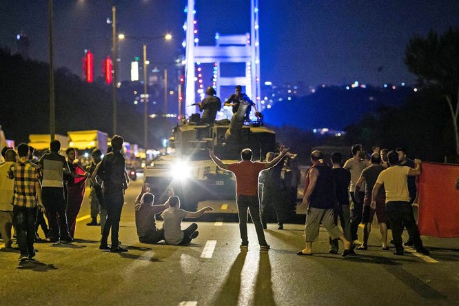 Đảo chính ở Thổ Nhĩ Kỳ: Tất cả các mạng xã hội đều bị chặn, sơ bộ những diễn biến chính mới nhất ảnh 1