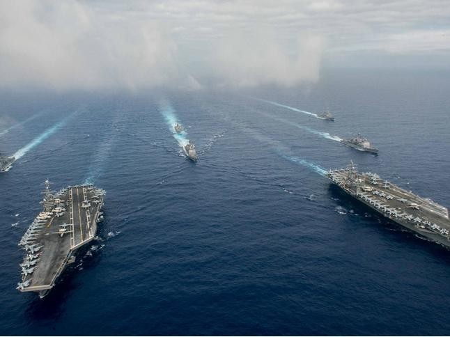 Hai cụm tấn công tàu sân bay USS John C. Stennis và USS Ronald Reagan phô diễn sức mạnh trên Biển Đông. Ảnh: Đa Chiều, Mỹ.