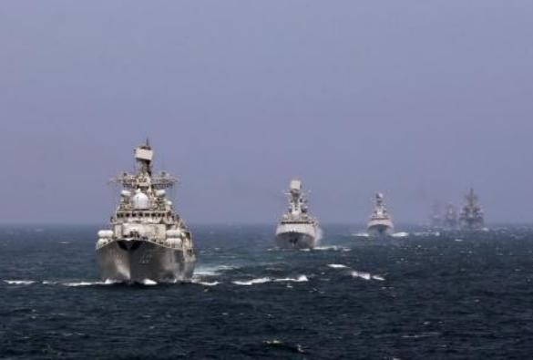 Hải quân Trung Quốc và Nga tiến hành tập trận chung ở biển Hoa Đông vào năm 2014. Ảnh: Thời báo Tự do, Đài Loan.