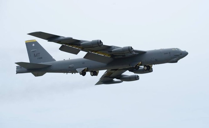 Chùm ảnh: Lần đầu tiên trong lịch sử 3 loại máy bay ném bom Mỹ cùng tuần tra trên TBD ảnh 3