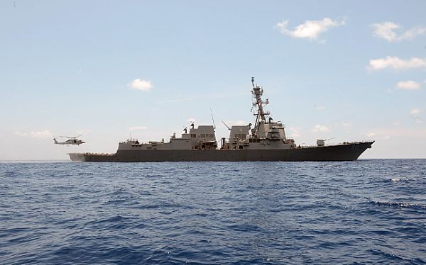 Tàu khu trục tên wlar USS Momsen (DDG 92) của Mỹ hoạt động trên Biển Đông gần đây. Ảnh: US Navy.