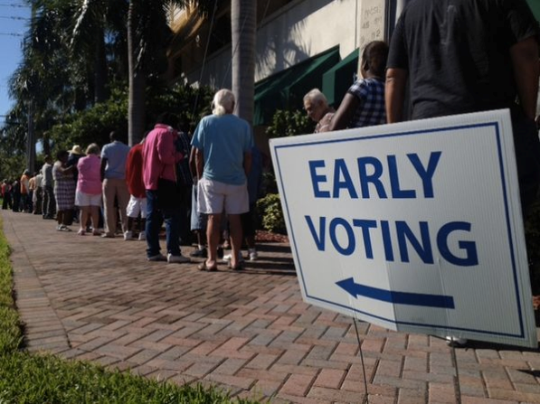 10.000 cử tri Mỹ đã đi tiến hành bỏ phiếu sớm. Ảnh: Palm Beach Post.