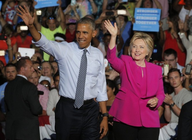 Ông Obama và bà Hillary ở Philadelphia.