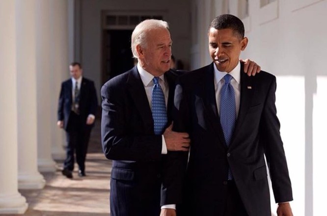 Phó tổng thống Joe Biden và ông Obama.