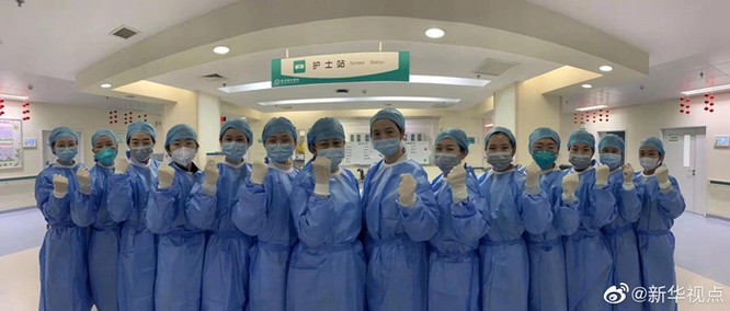 31 nữ y tá thành phố Vũ Hán hy sinh mái tóc dài của mình để chăm sóc bệnh nhân mắc virus Corona ảnh 6