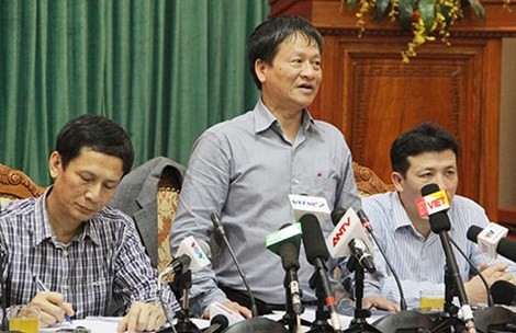 Ông Phan Đăng Long, Phó Trưởng ban Tuyên giáo Thành ủy Hà Nội, đang trả lời báo chí tại cuộc họp báo chiều 24-3.