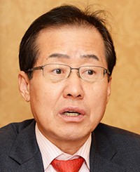 Tỉnh trưởng tỉnh Nam Gyeongsang Hong Joo-pyo