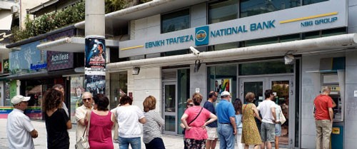 Toàn bộ các ngân hàng Hy Lạp đóng cửa, NĐT bán tháo euro, mua USD, tích vàng ảnh 1