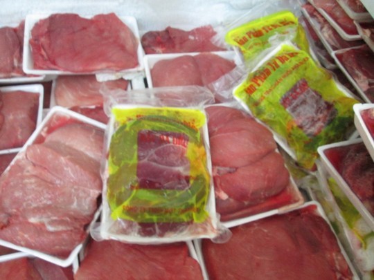 Thịt heo được cấp đông trước khi đóng gói