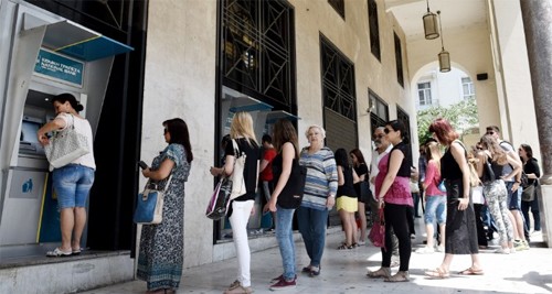 Hy Lạp đóng cửa ngân hàng, thị trường chứng khoán ảnh 1