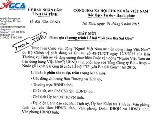 Ảnh giấy mời của Chánh văn phòng UBND tỉnh Hà Tĩnh dùng dấu hỏa tốc yêu cầu lãnh đạo tham dự lễ hội bia - VĐ chụp lại